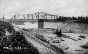 Chicago Sanitary and Ship Canal (at the time named the Chicago Drainage Canal) being built. This image has been extracted, rotated, retouched and resaved from The New Student's Reference Work. CC-BY-SA-3.0-MIGRATED.